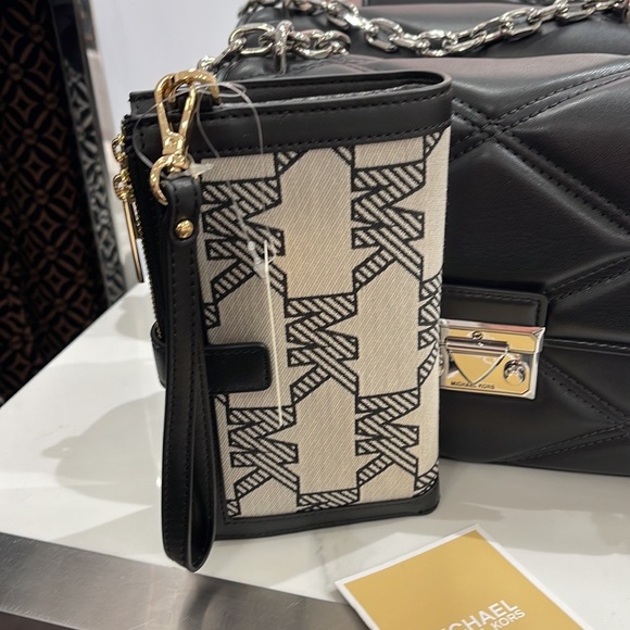 MICHAEL KORS JET SET TRAVEL 35S3GTVW7J LIGHT SAGE LG DOUBLE ZIP WRISTLET-WALLET- - Picture 4 of 16